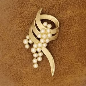 Trifari Crown brooch